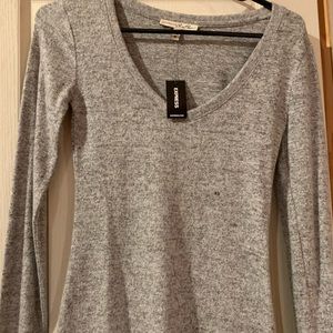 Express Top, long sleeve, v-neck.